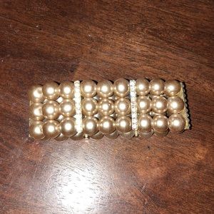 😍 Beige bead and Crystal bracelet